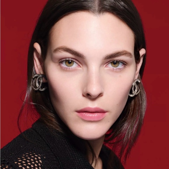 CHANEL N°1 DE CHANEL Cream Plumps - Smooths - Protects - Picture 4 of 6